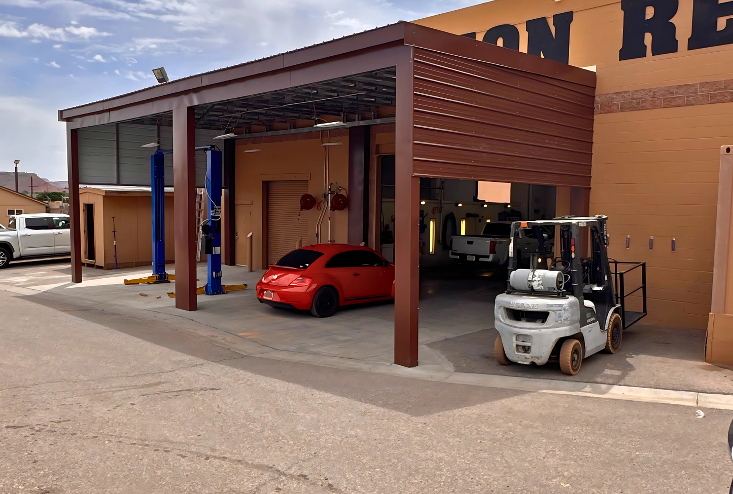 Clear Span Lean To With Vertical Roof, Both Ends Closed 6' Down, Legs Dressed & Special Rake/Bow Eave Trim - Front Right View